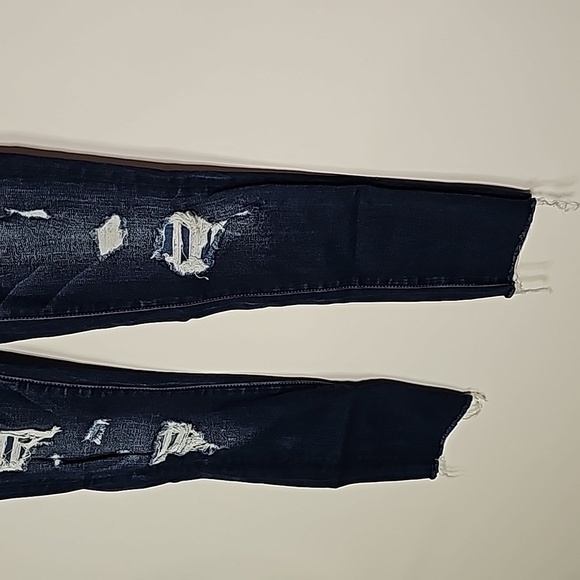 American Eagle dark wash distressed style super stretch cropped jeggings - Picture 3 of 8